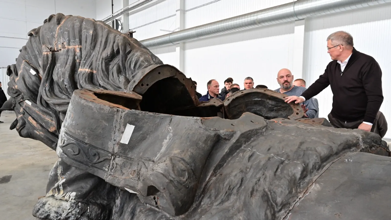 Радий Хабиров оценил ход реставрации памятника Салавату Юлаеву