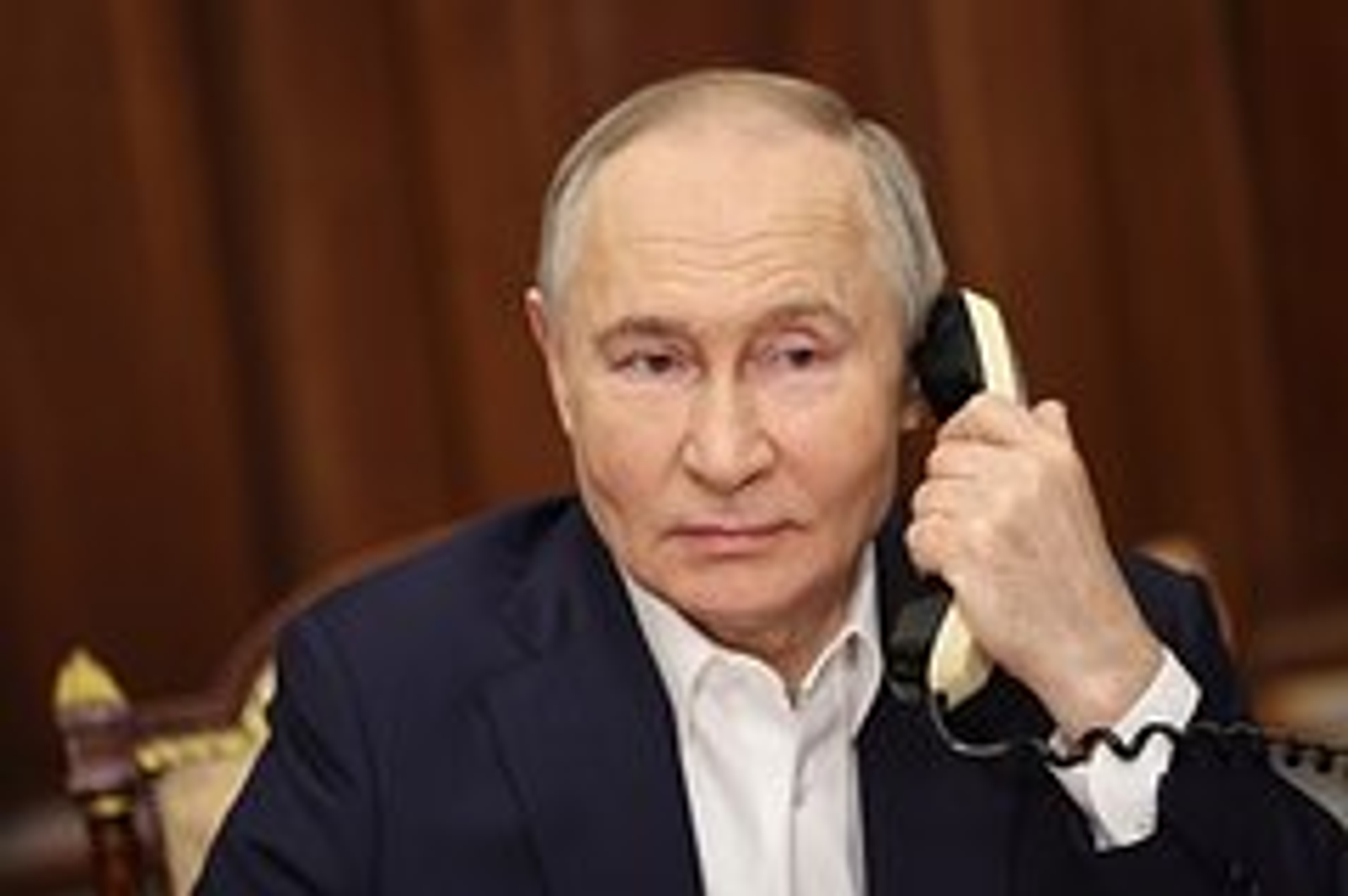 Путин созвонился с губернатором Брянской области и главой РЖД