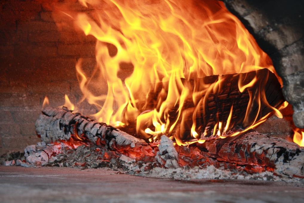 Сгорели дом и автомобиль: в Башкирии пожар унес жизнь мужчины