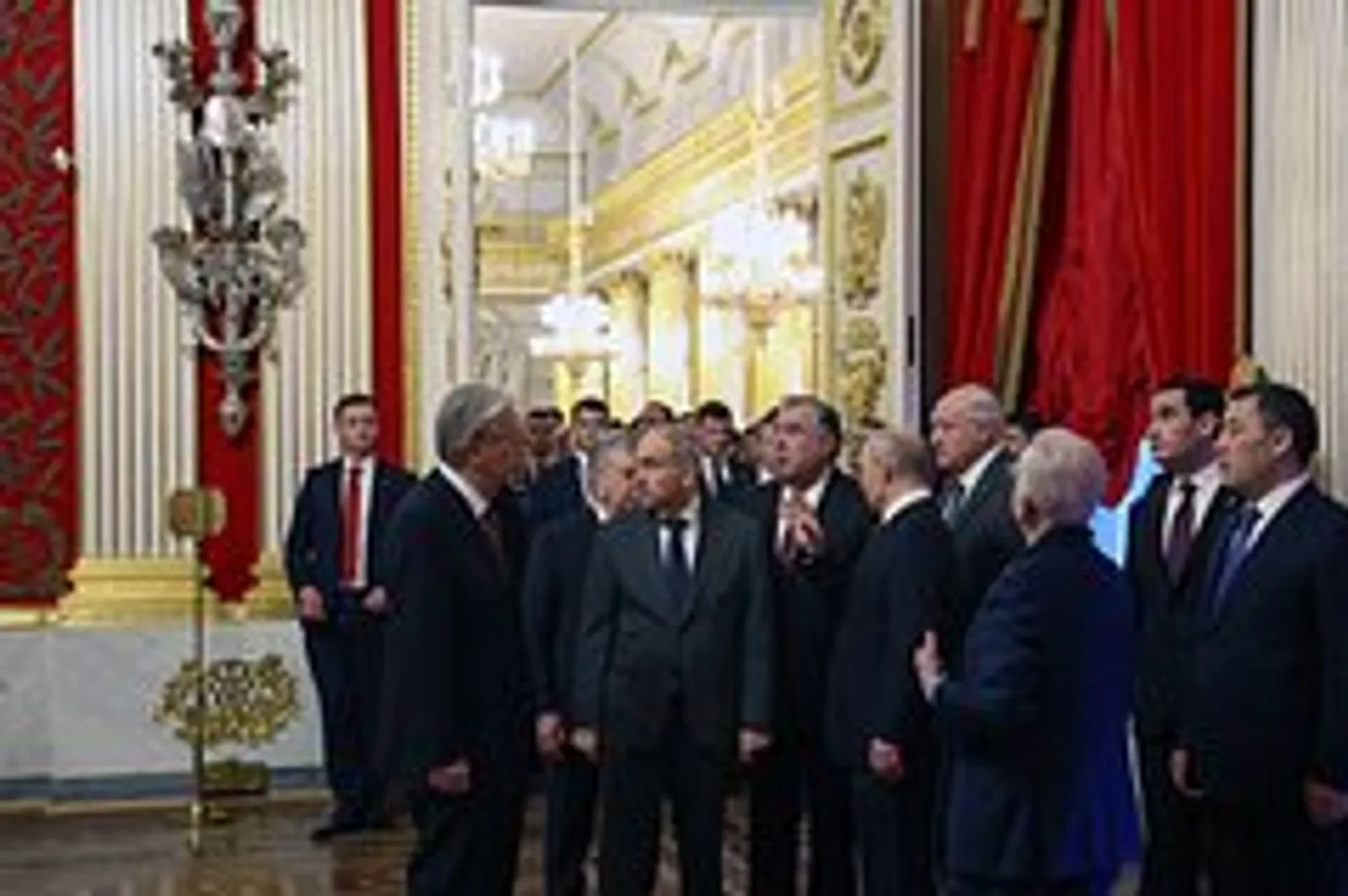 Путин и несколько постсоветских лидеров сходили на экскурсию