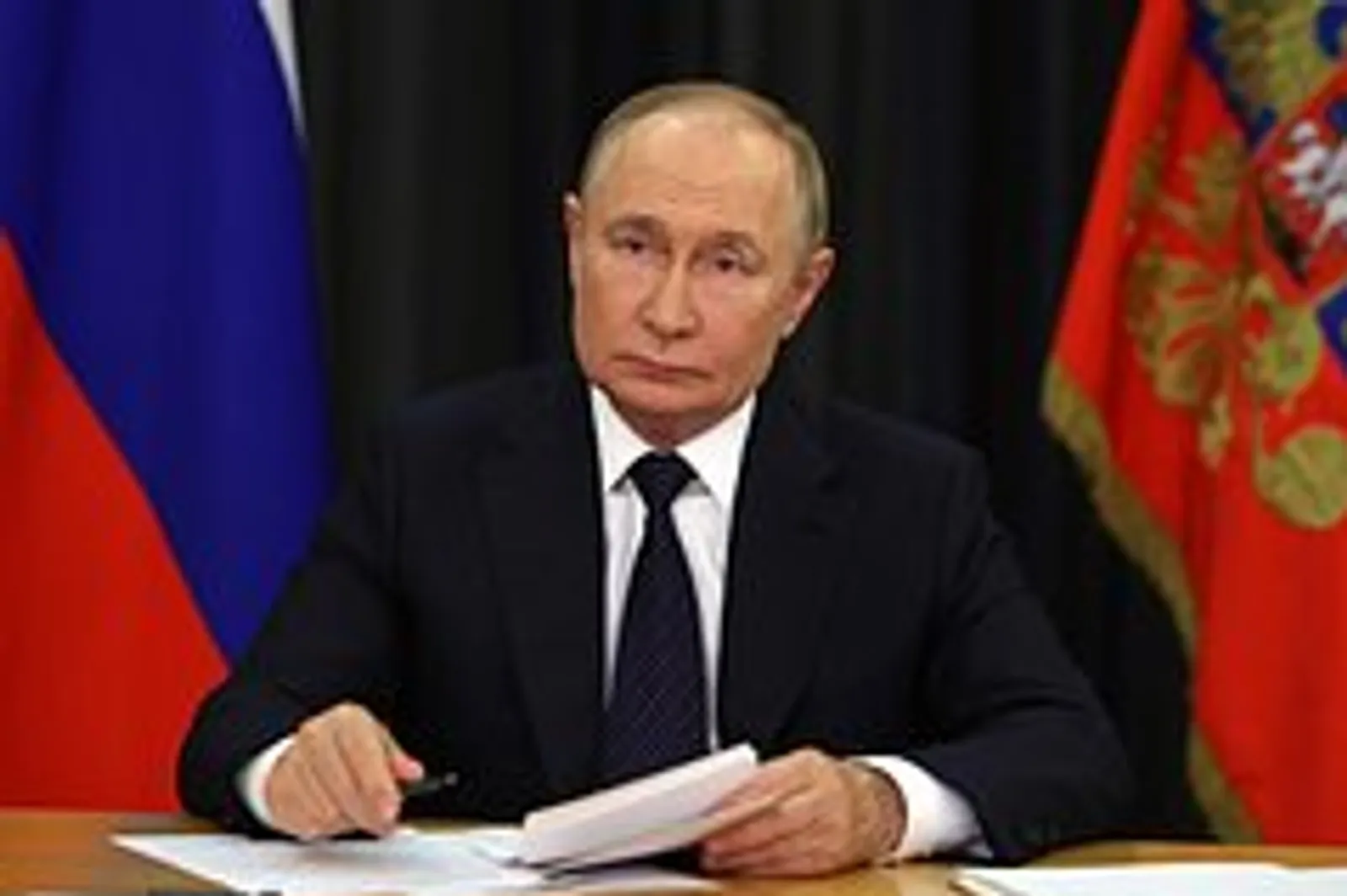 Путин поручил пересмотреть запись к врачу через «Госуслуги»