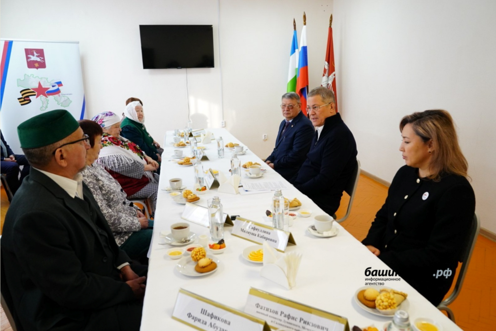 Радий Хабиров встретился в селе Малояз с семьями погибших участников СВО