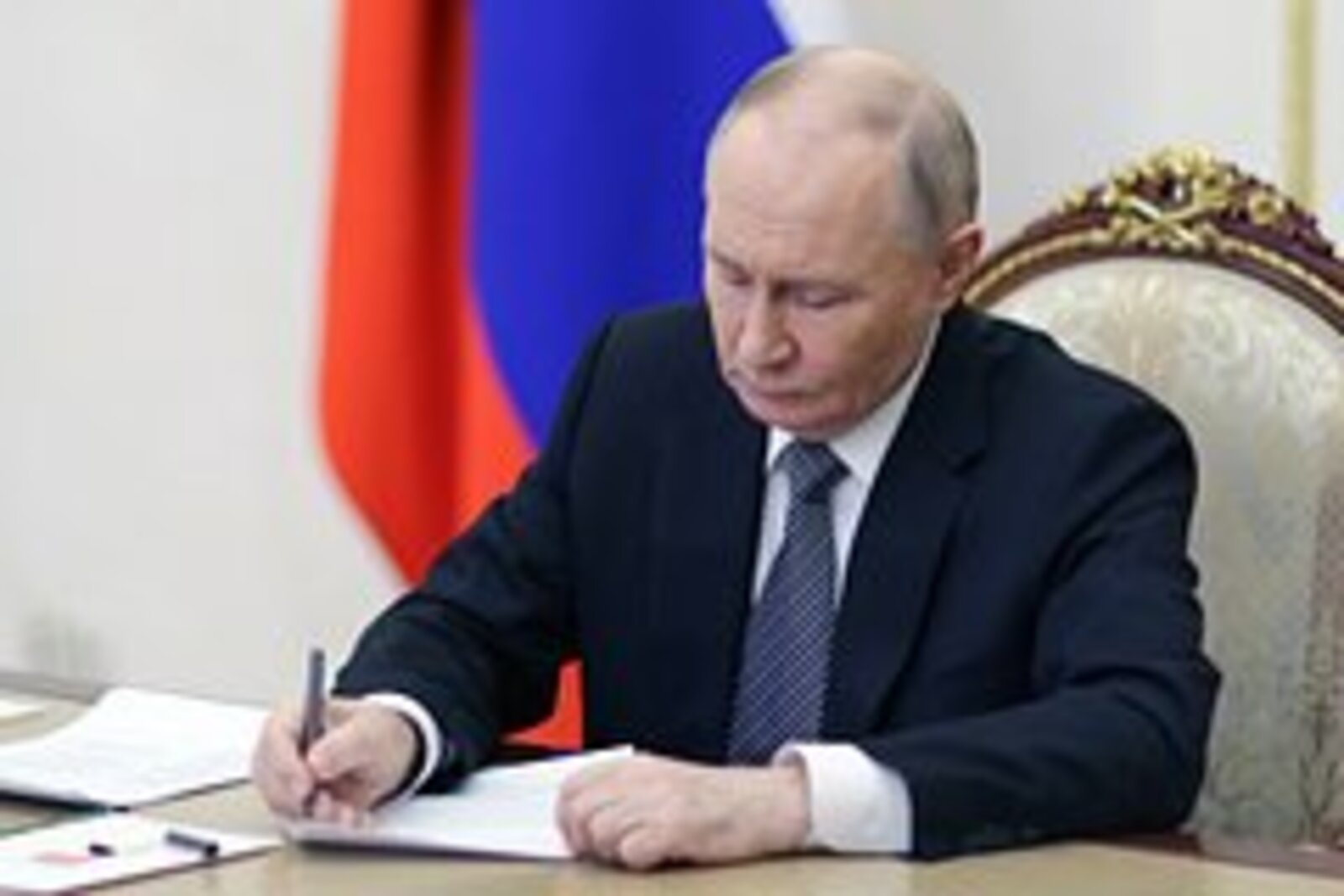 Путин рассмотрит списки на помилование