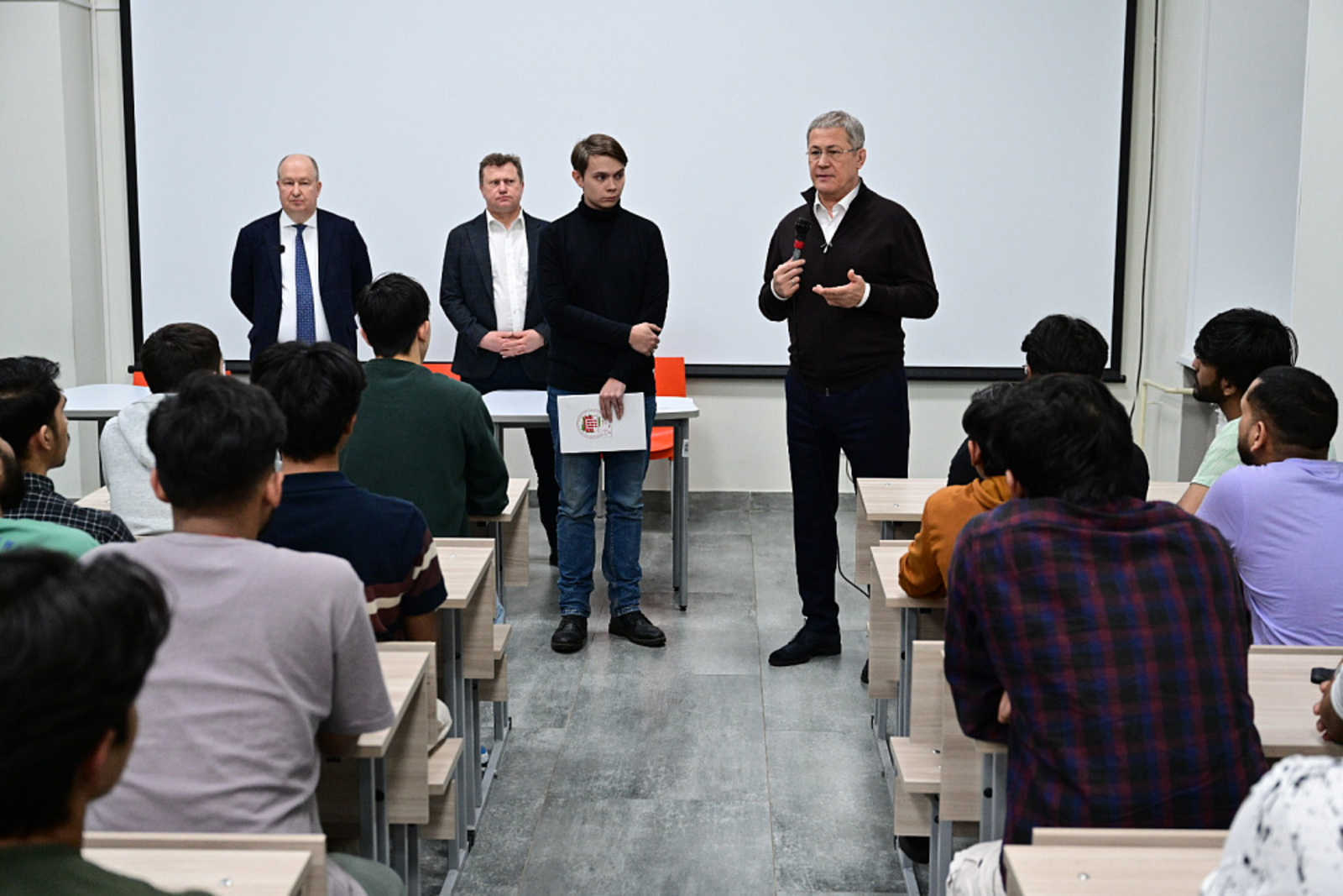 В республике принимают меры по усилению охраны образовательных учреждений