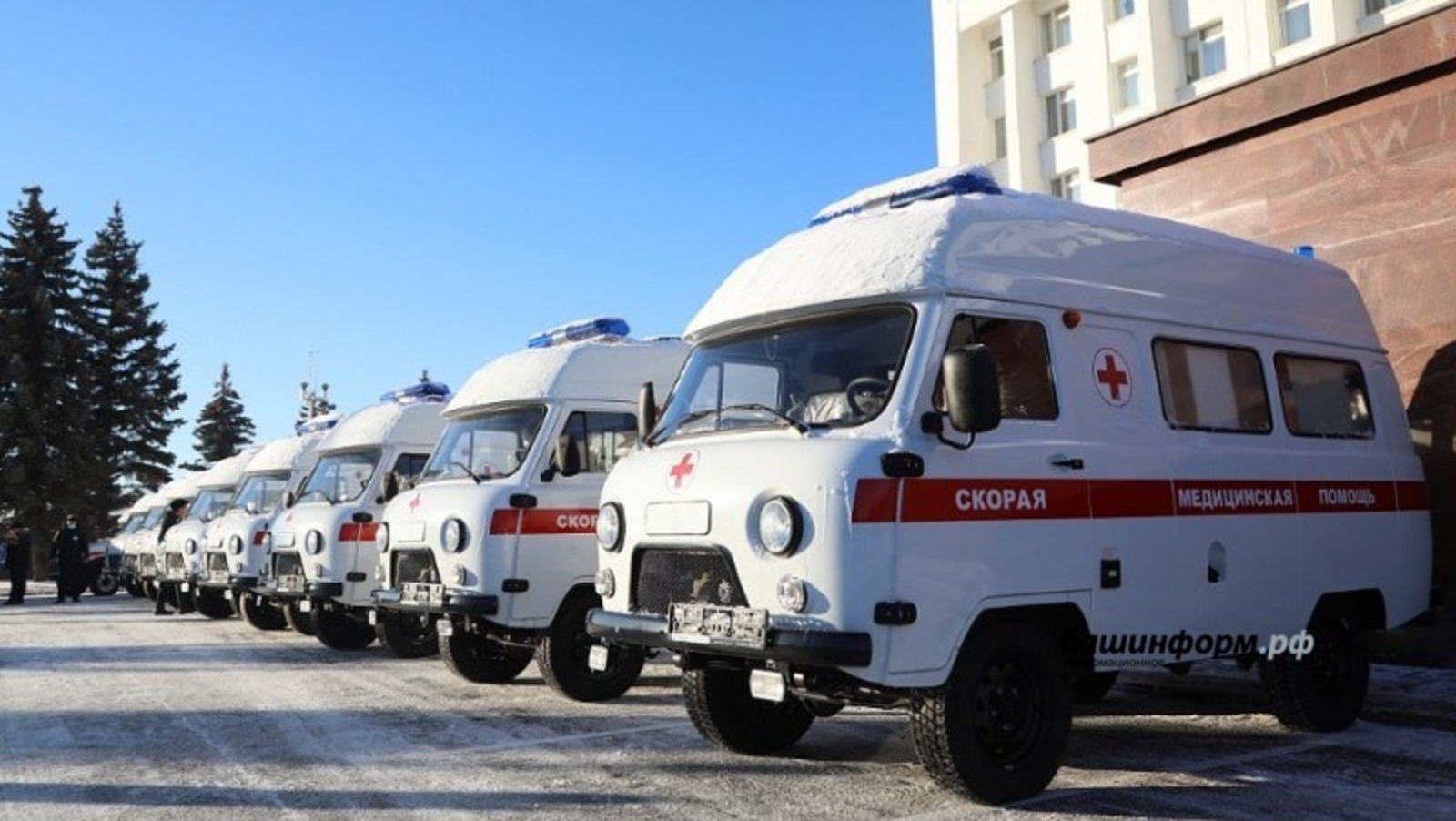 Больницы Башкирии получили десять новых машин скорой помощи