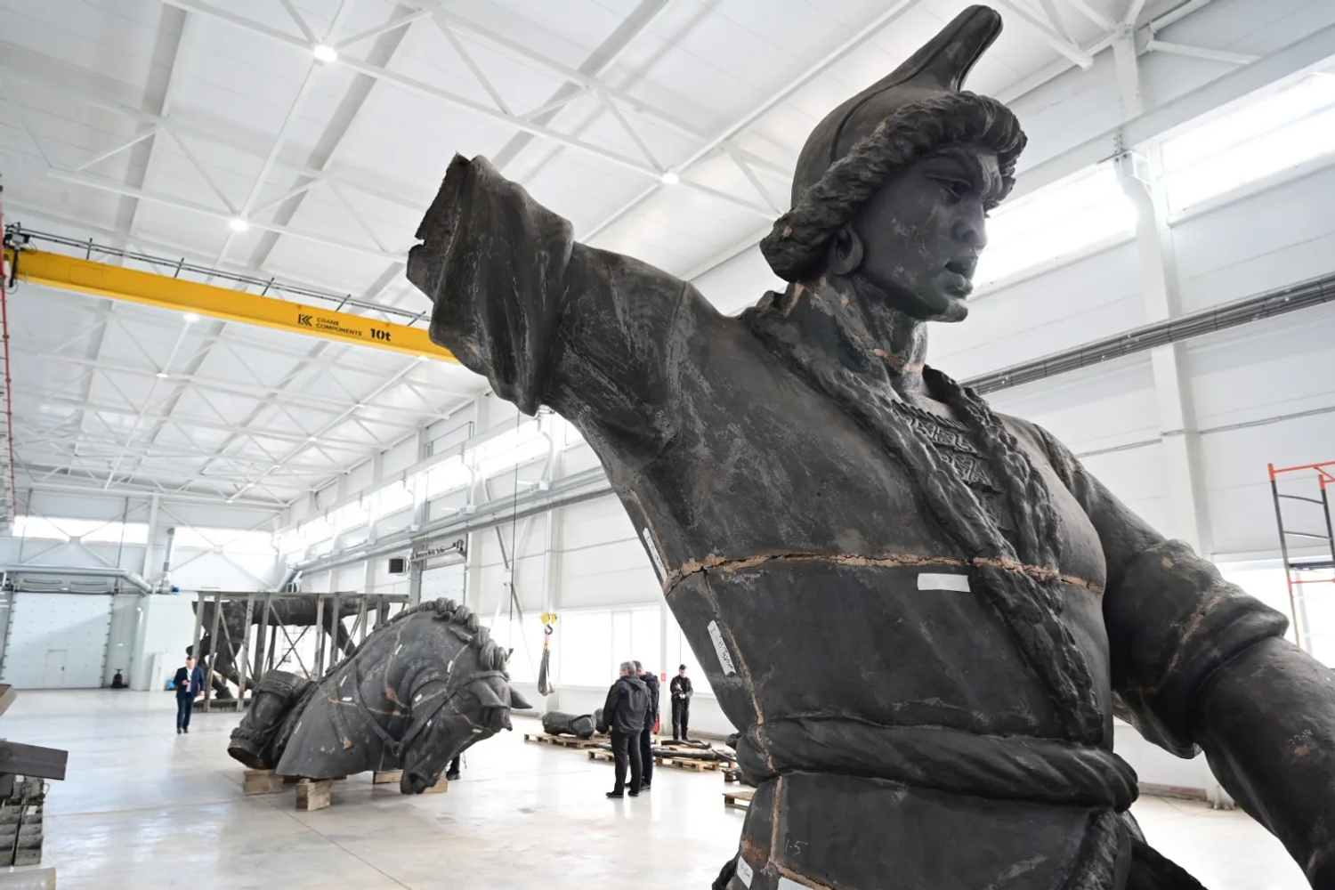 Радий Хабиров оценил ход реставрации памятника Салавату Юлаеву