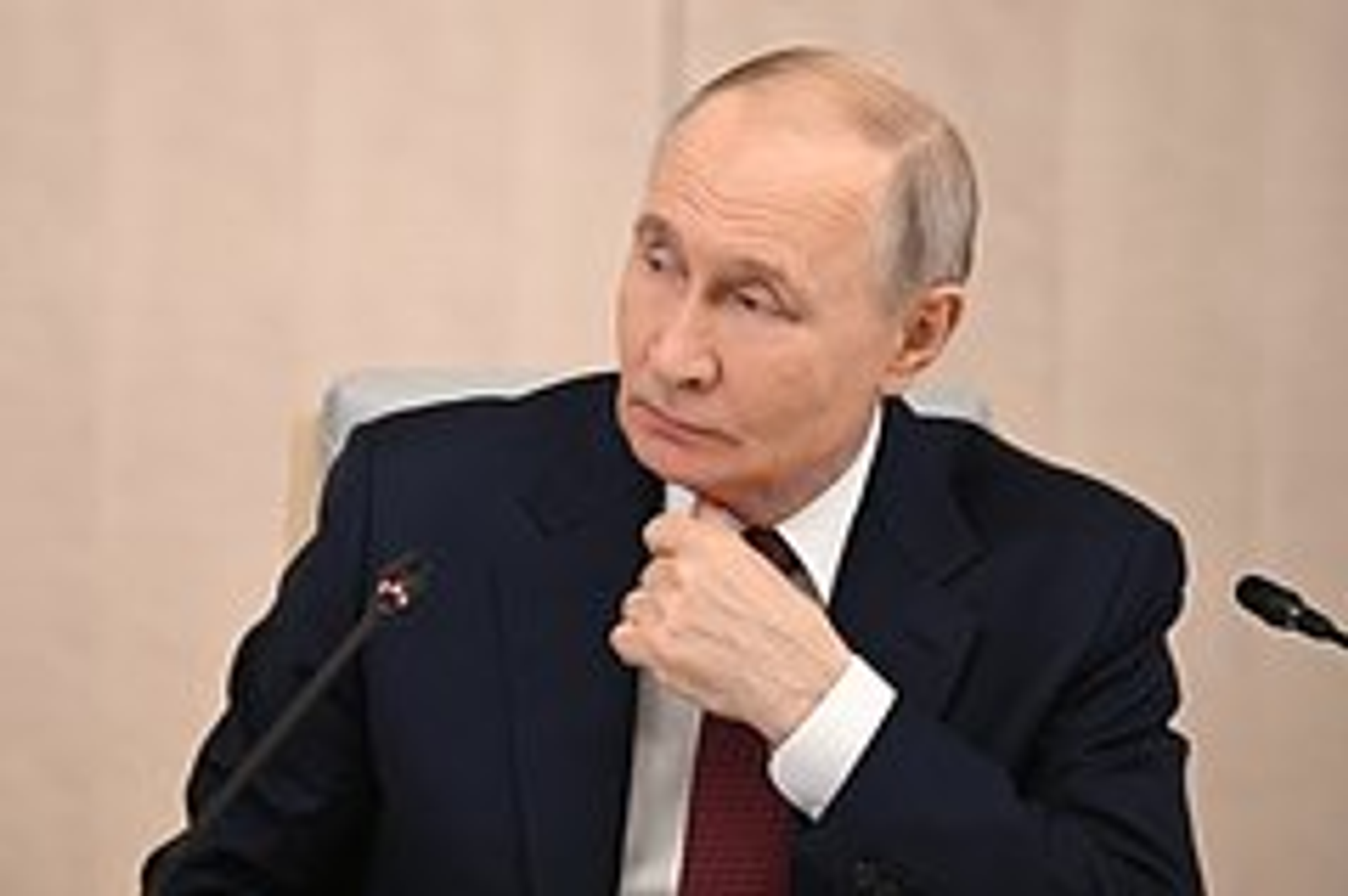 Путин поручил пресечь вмешательство в выборы в Госдуму