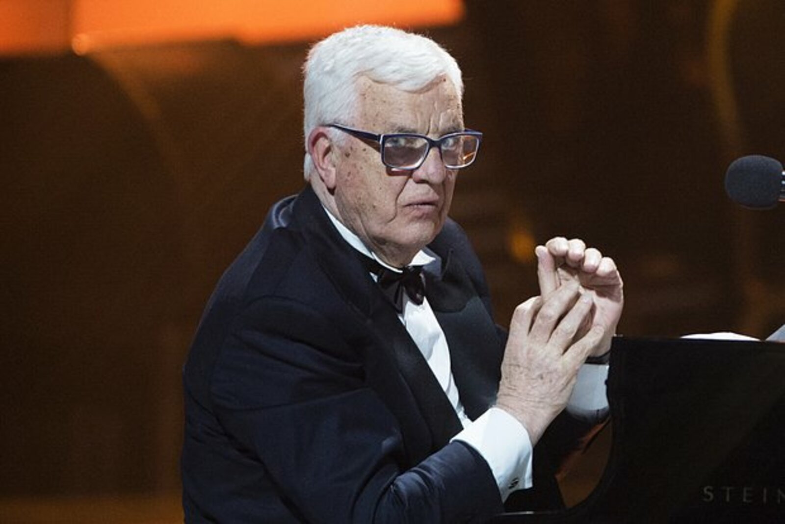 Путин поздравил композитора Паулса с юбилеем