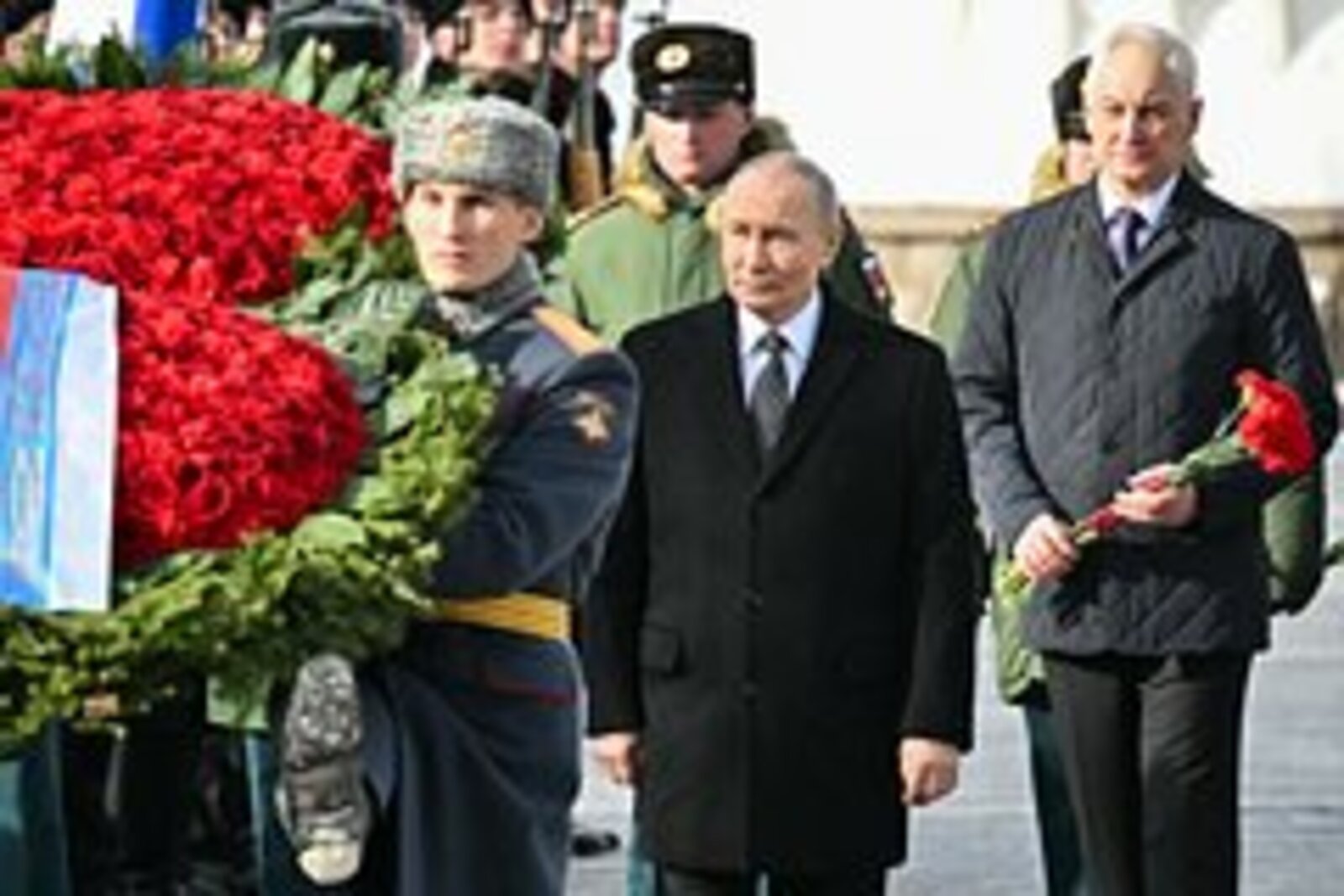 Путин возложил цветы к Могиле Неизвестного Солдата