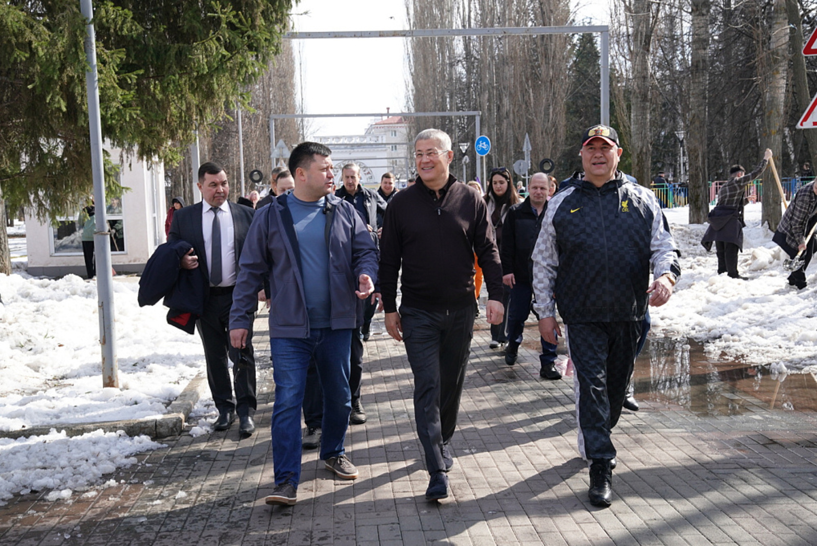 Радий Хабиров посетил в Уфе площадку благотворительной акции «Ищу человека»