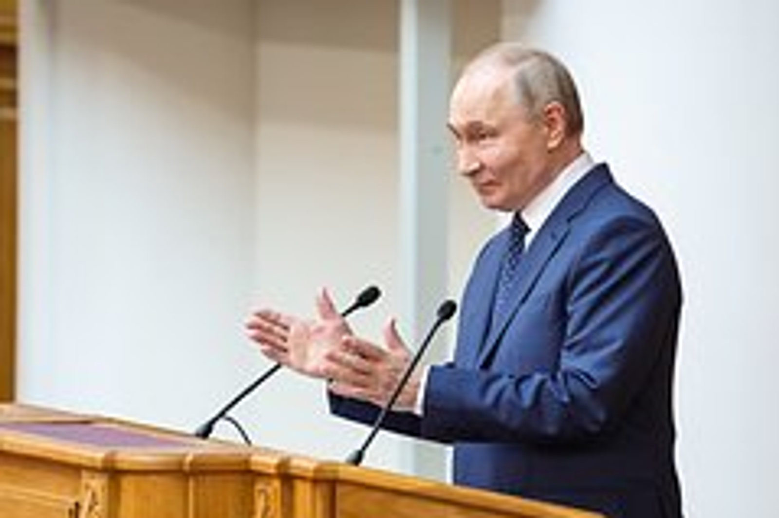 Путин поздравил с победой главного тренера «Краснодара» и губернатора региона
