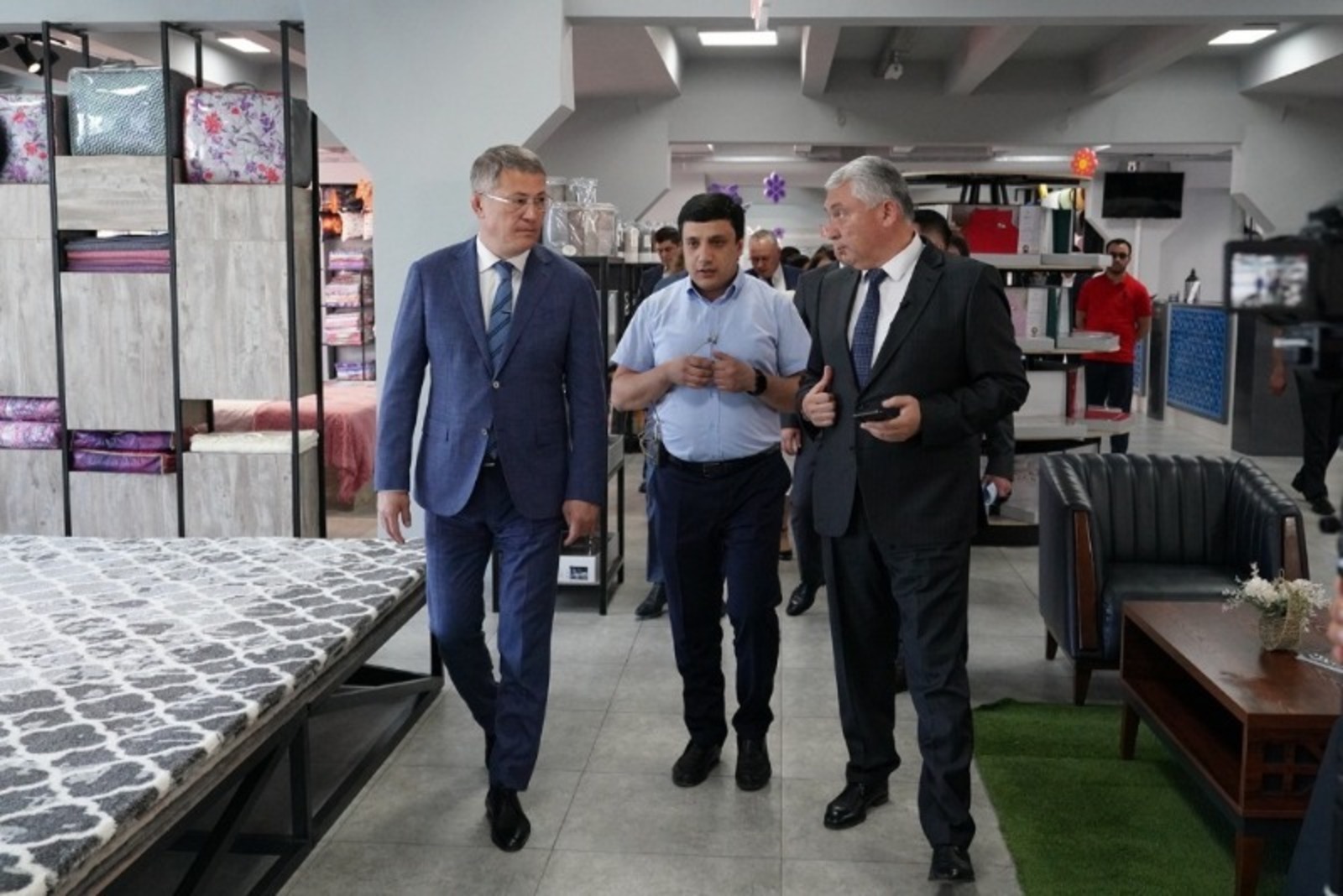 Радий Хабиров предложил локализовать в Башкирии производство узбекских ковров
