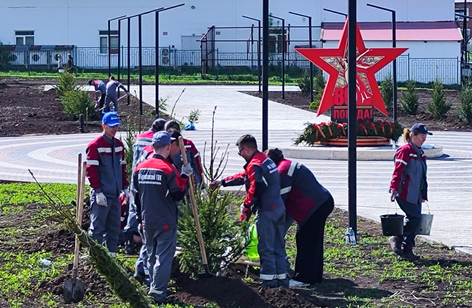 Сотрудники Бурибаевского ГОКа высадили ели