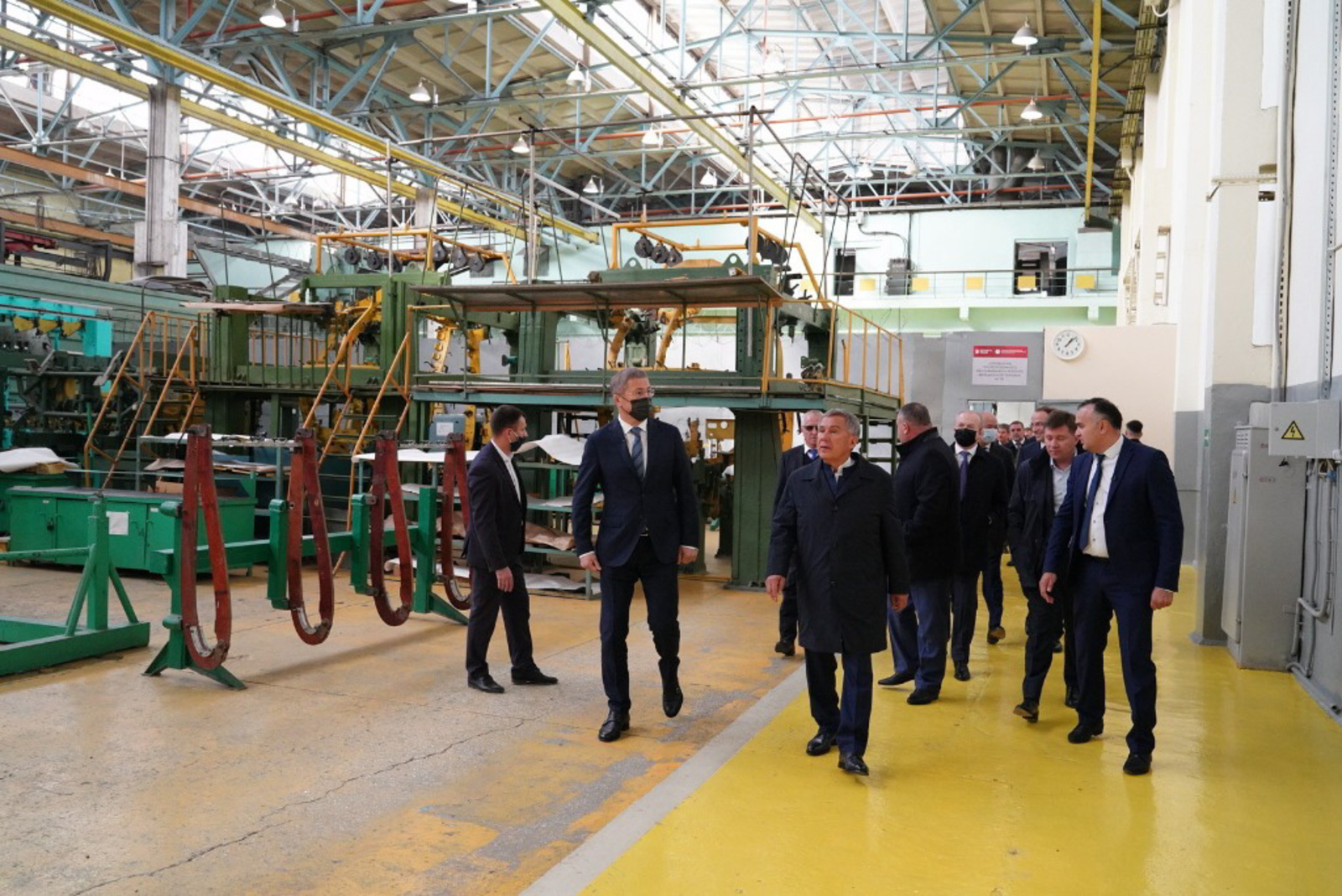 Радий Хабиров и Президент Татарстана Рустам Минниханов посетили кумертауский холдинг «Вертолёты России»