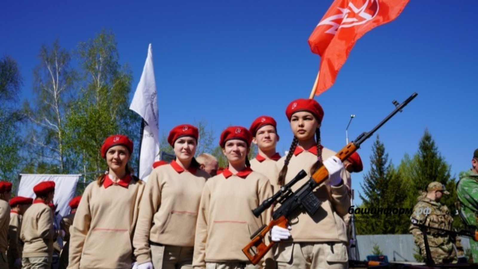 Радий Хабиров поручил запустить на телеканале БСТ военно–патриотическую программу