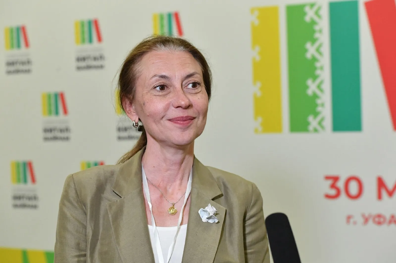 «Книжные» улицы, Лев Толстой и зелёные холодильники: чем удивил «Китап-Байрам» с