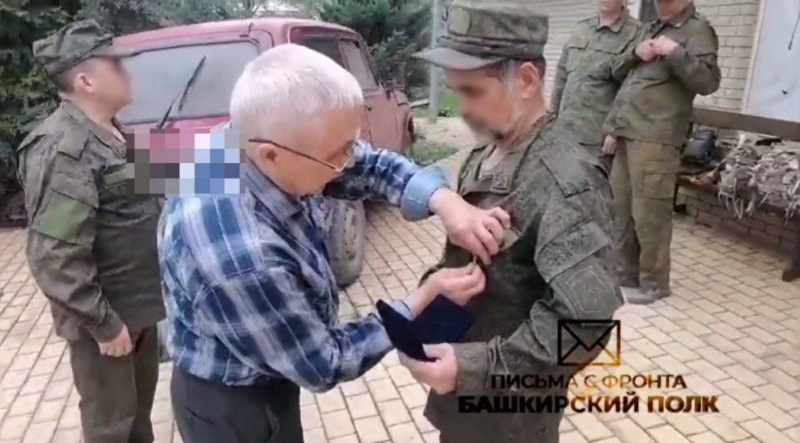 Бойцов артдивизиона из Башкирии наградили за освобождение Авдеевки