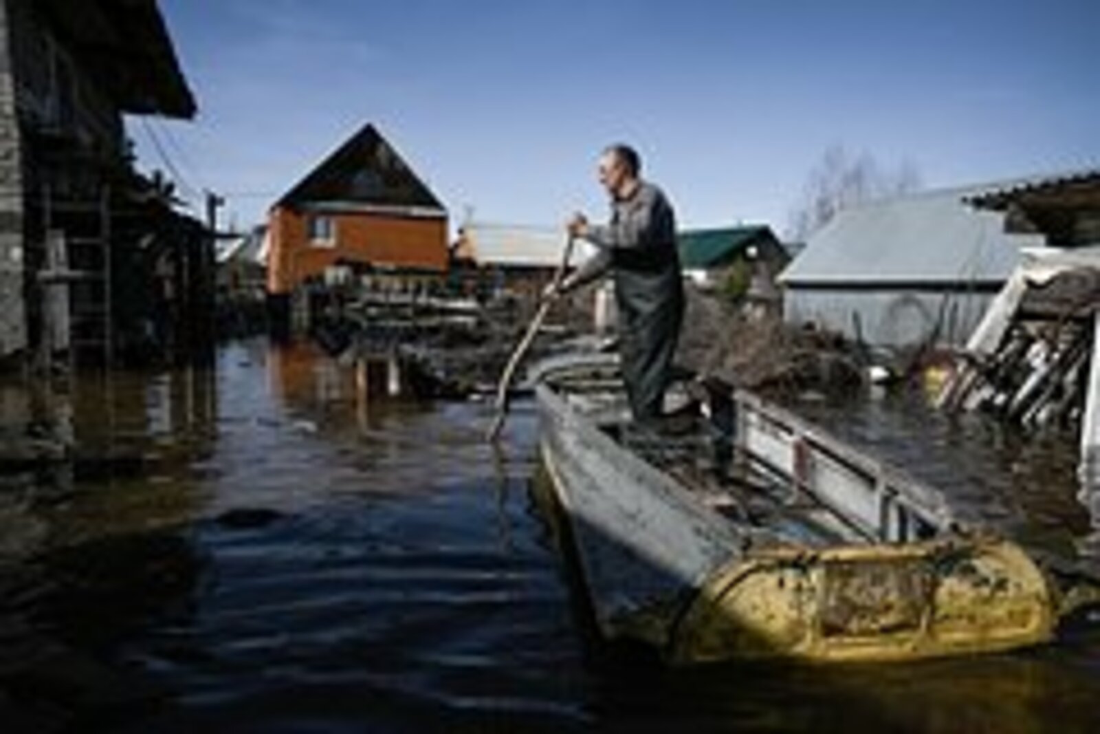 Путин призвал заранее готовиться к восстановлению домов после паводка