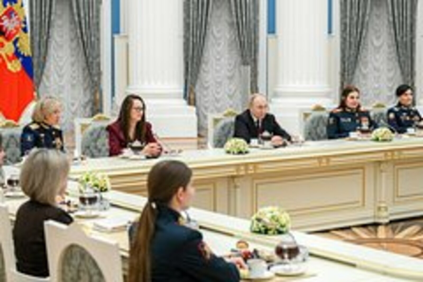 Путин рассказал о семейных обязанностях россиянок