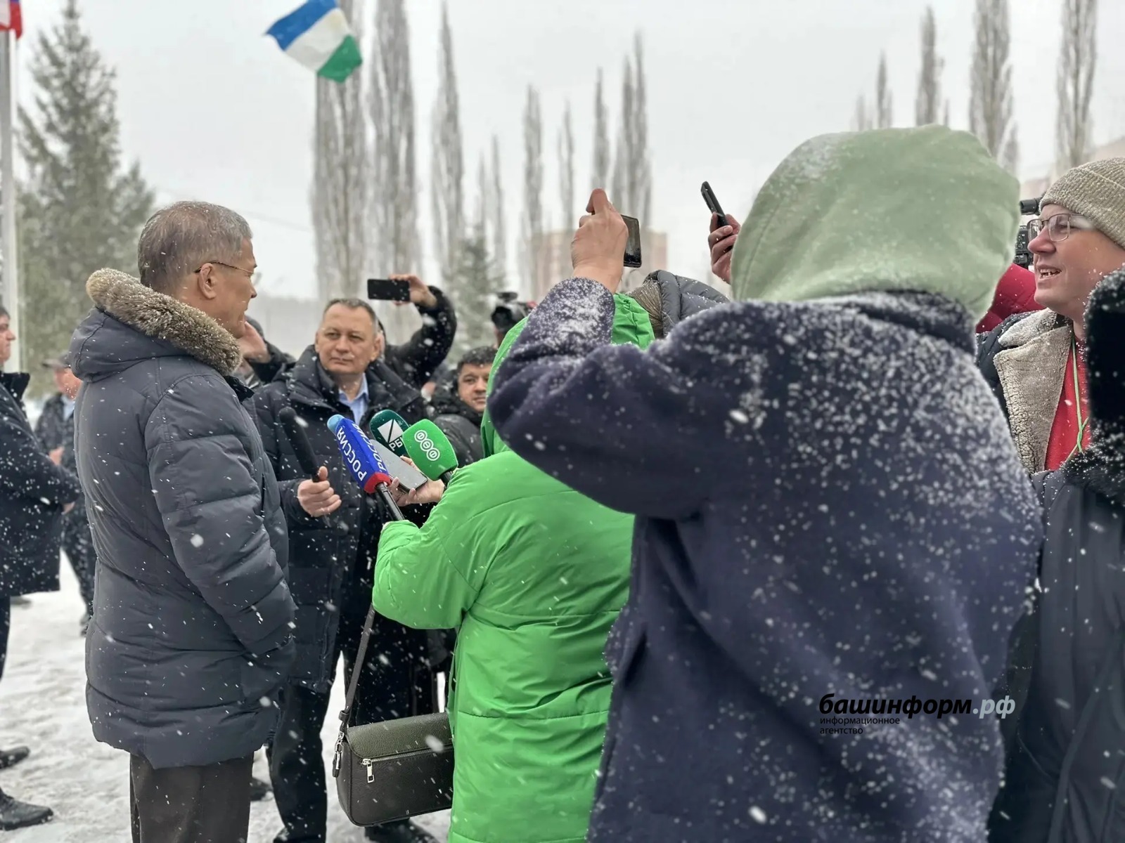 Глава Башкирии поручил без эмоций разобраться в случившемся в уфимской школе