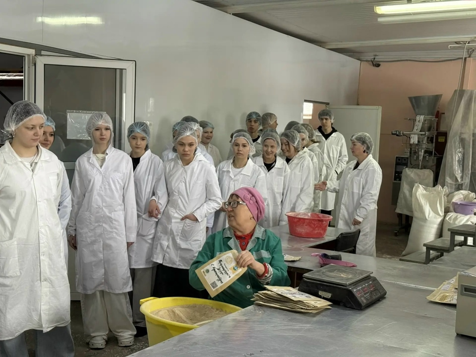 Мелеузовские студенты познакомились с технологией изготовления талкана