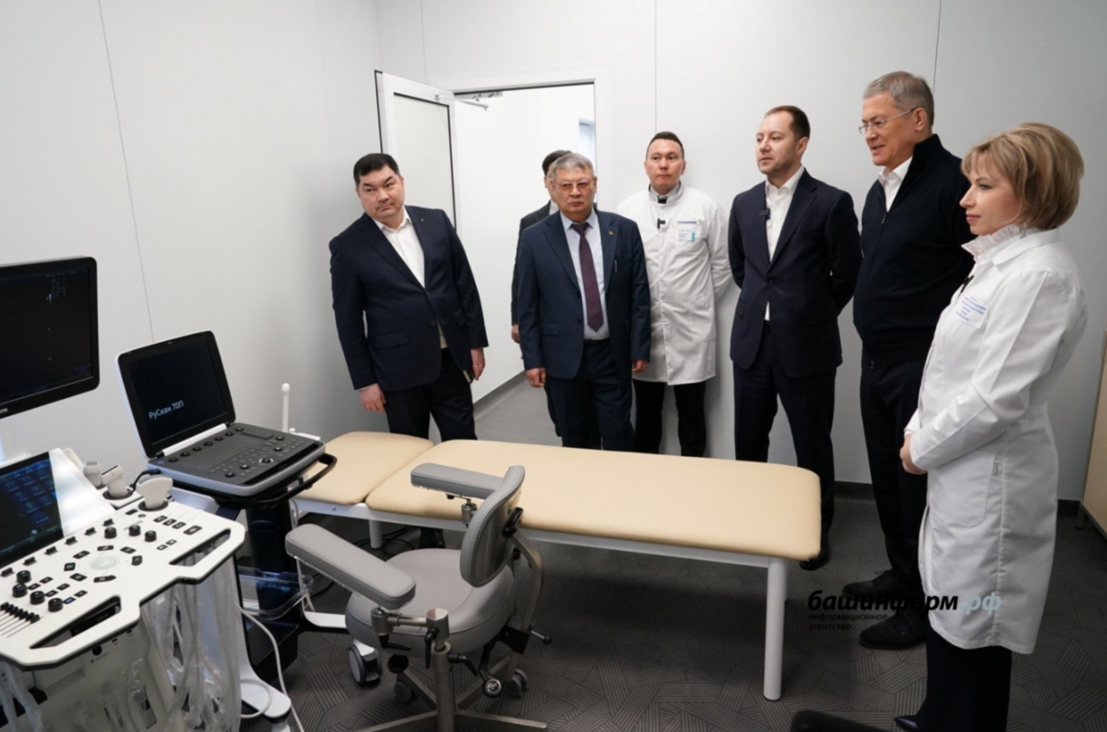 В селе Малояз Радий Хабиров открыл модульную женскую консультацию