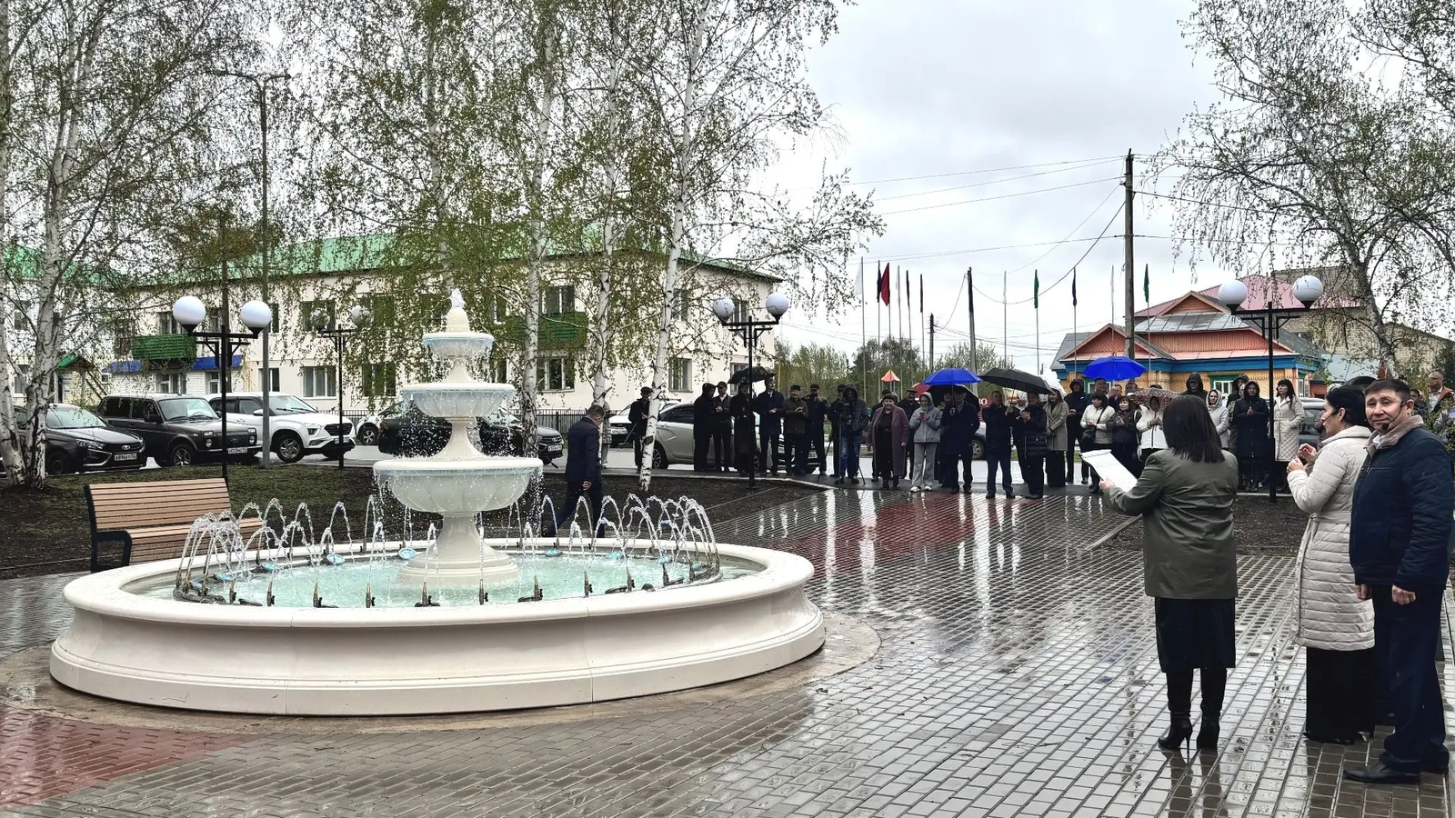 В Зианчуринском районе Башкирии открыли новый сквер с фонтаном